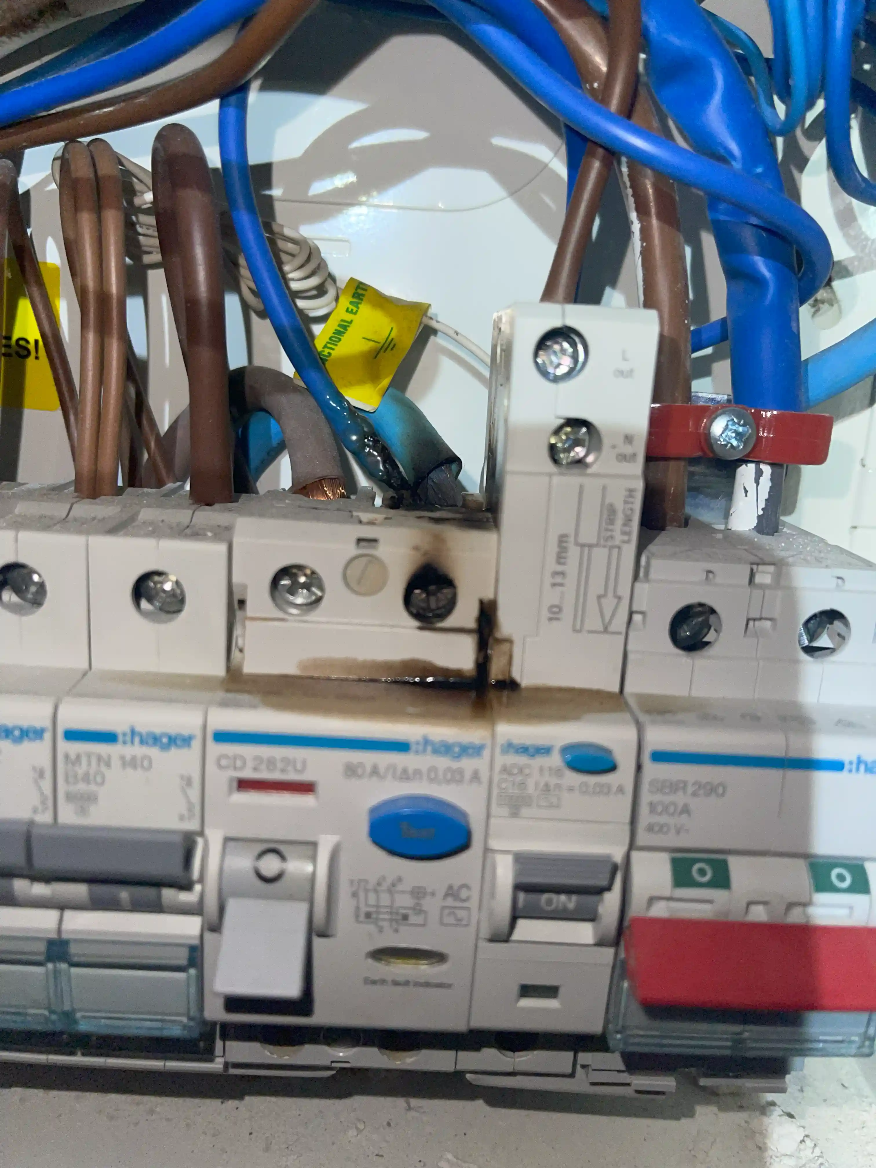 24 Hours Emergency Electrician near Elthorne Heights